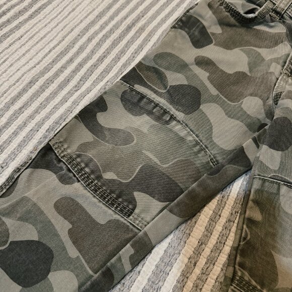 Gap Toddler Camo Pants 2T - Picture 2 of 4